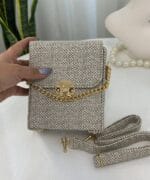 کیف ادکلنی زنانه زنجیردار کرمی (شیری)