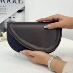 کیف دوشی زنانه هلالی قهوه ای + فیلم - تصویر 2