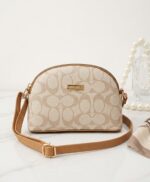 کیف دوشی زنانه مدل Coach طرح لوگو - رنگ کرم