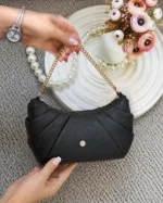 کیف دوشی زنجیردار زنانه چین‌دار مشکی