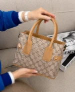 ALT: کیف دستی زنانه طرح گوچی کرم قهوه‌ای با دسته چرمی