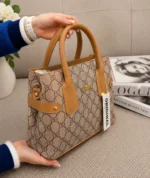 ALT: کیف دستی زنانه طرح گوچی کرم قهوه‌ای با دسته چرمی
