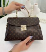 کیف دستی زنانه لویی ویتون (Louis Vuitton) مدل مونوگرام کلاسیک - رنگ قهوه‌ای - Image 2
