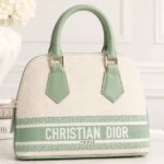 کیف دستی و دوشی صندوقی زنانه طرح دیور (Dior) سبز پاستلی + فیلم - Image 2