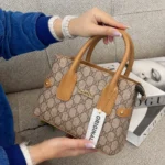 ALT: کیف دستی زنانه طرح گوچی کرم قهوه‌ای با دسته چرمی
