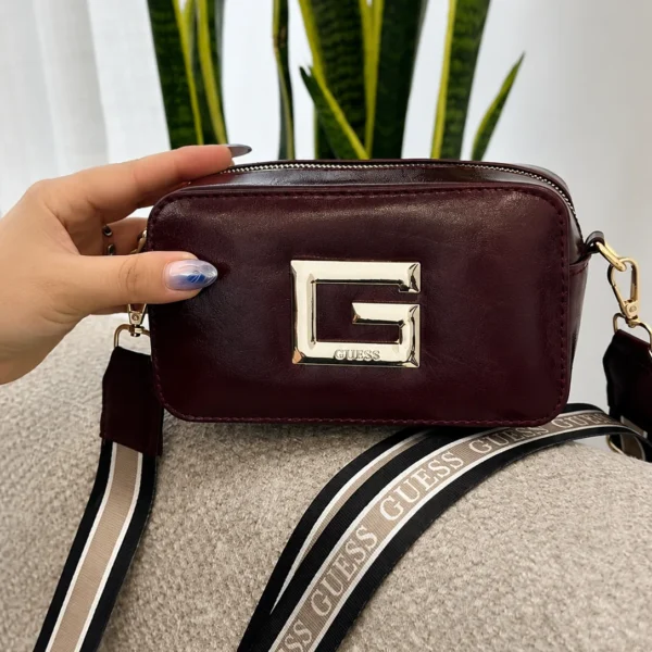 کیف کلاچ و دوشی زنانه گس (Guess) زرشکی + فیلم