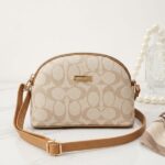 کیف دوشی زنانه مدل کوچ (Coach) طرح لوگو - رنگ کرم