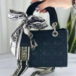 ALT: کیف دستی و دوشی زنانه طرح دیور مشکی دوخت لوزی