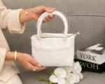 کیف دستی زنانه کمربندی سفید با کیفک آویز