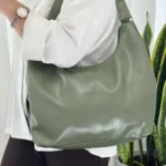 کیف دوشی زنانه طرح برشکا سبز زیتونی روی شانه