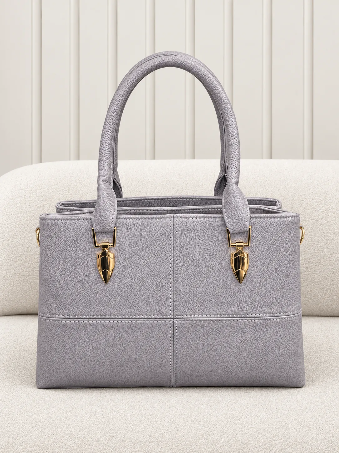 light-gray-womens-three-compartment-handbag.webp کیف دستی زنانه سهخانه طوسی روشن سهزیپ با یراق طلایی