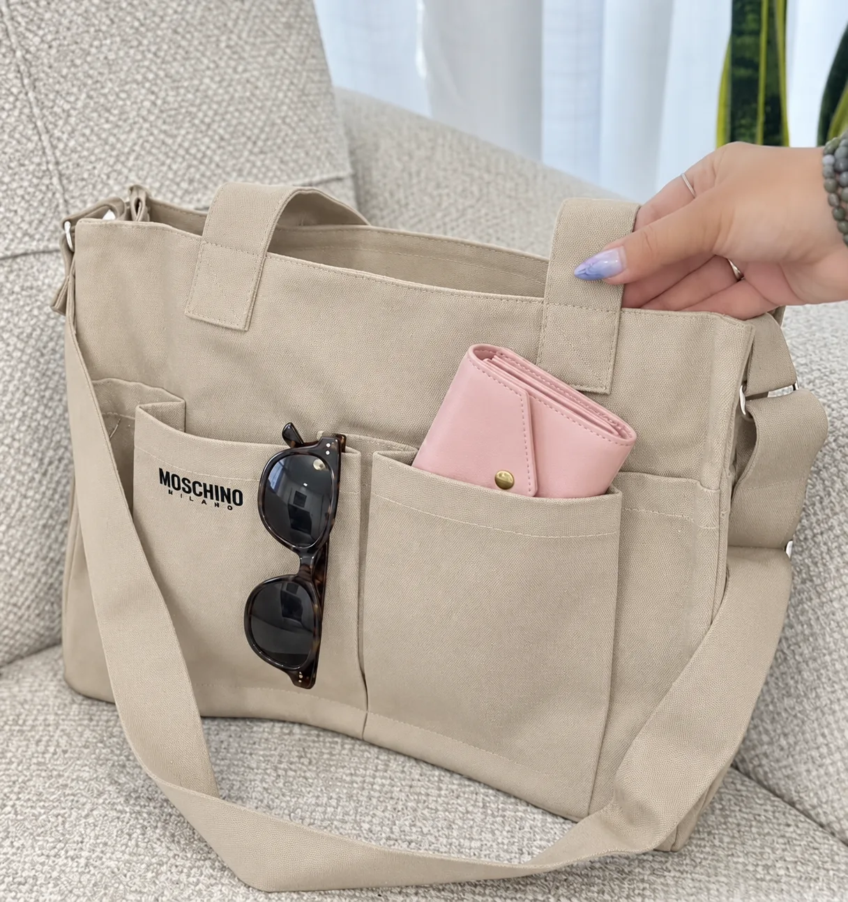 cream-canvas-student-multi-pocket-shoulder-bag.webp کیف دانشجویی کتان کرم چندجیب با بند بلند قابل تنظیم