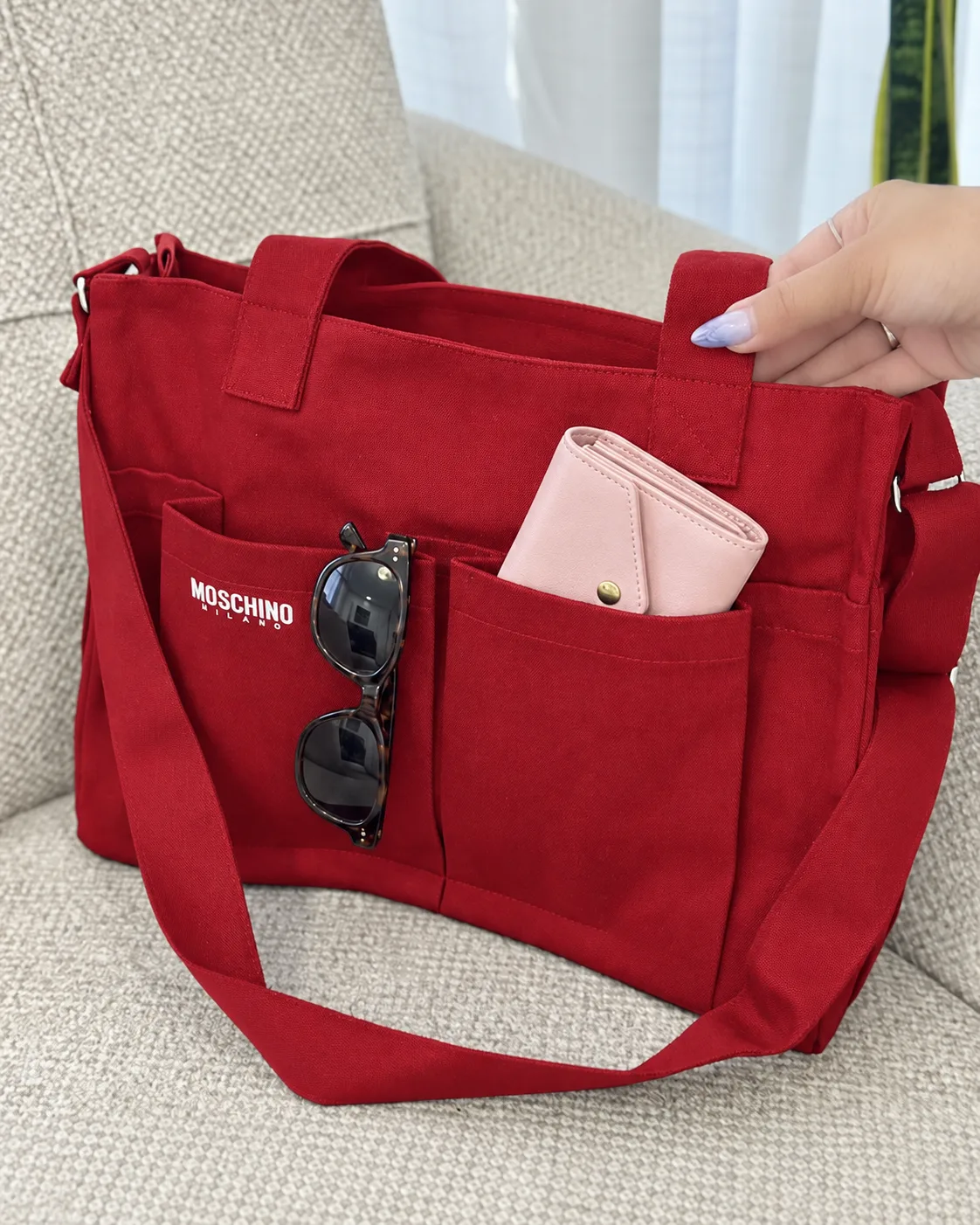 red-canvas-student-multi-pocket-shoulder-bag.webp کیف دانشجویی کتان قرمز چندجیب با بند بلند قابل تنظیم