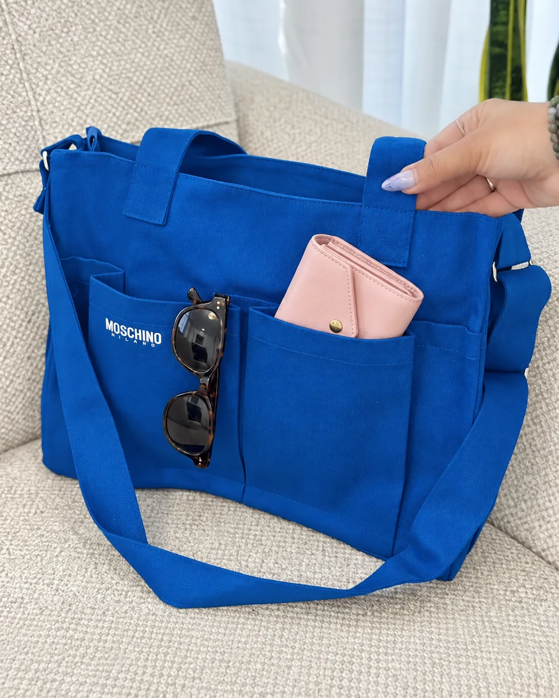 royal-blue-canvas-student-multi-pocket-shoulder-bag.webp کیف دانشجویی کتان آبی کاربنی چندجیب با بند بلند قابل تنظیم