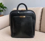 کیف دستی و کوله پشتی زنانه مشکی طرح کروکودیل نمای جلو