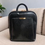 کیف دستی و کوله پشتی زنانه مشکی طرح کروکودیل نمای جلو