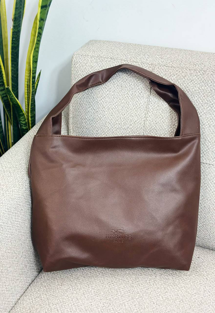 hermes-brown-womens-single-strap-shoulder-bag.webp کیف دوشی زنانه هرمس تکبند قهوهای جادار با زیپ اصلی
