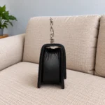 کیف فندی مشکی زنجیری نمای جانبی و ساختار چندبخشی