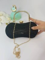 کیف مجلسی زنانه مشکی نگین‌دار طرح لوبیایی با زنجیر طلایی