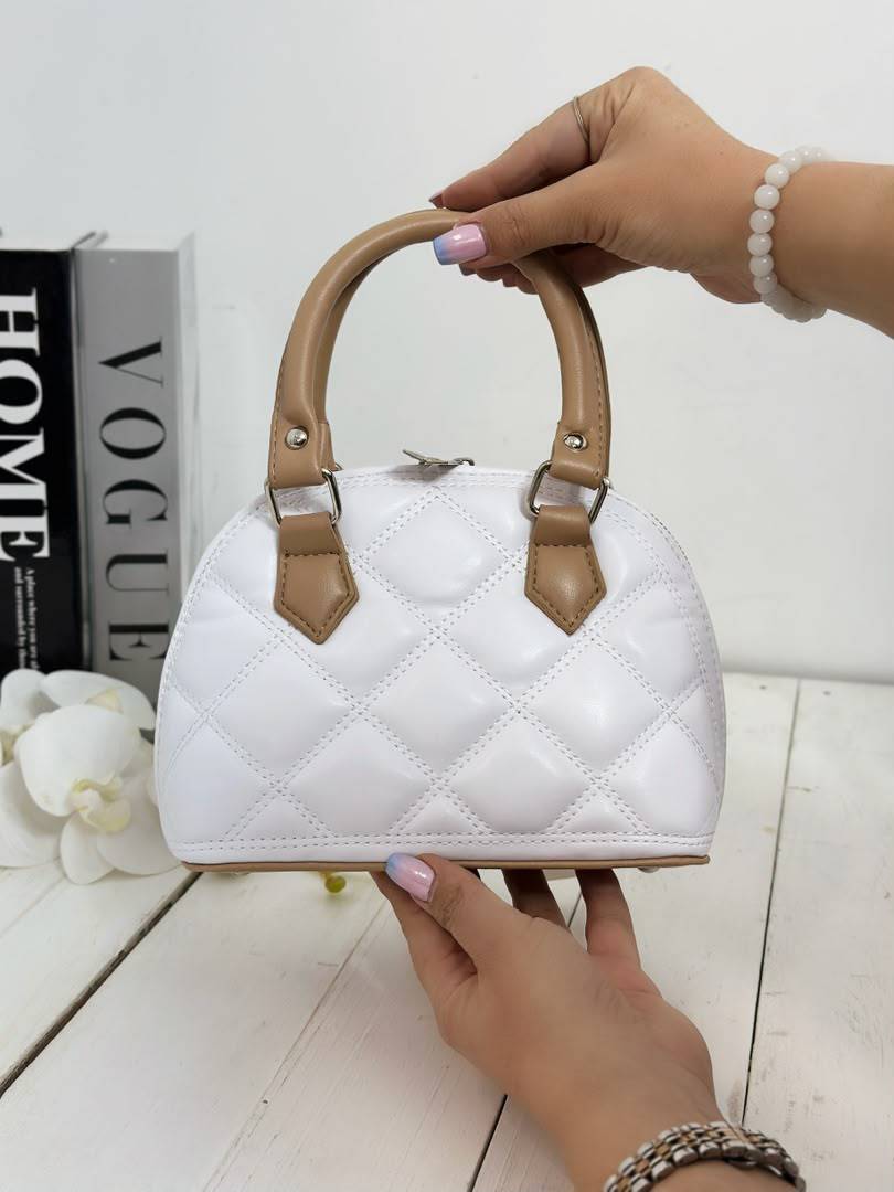 girls-white-embroidered-round-bag.jpg کیف دخترانه نیم گرد سفید طرح گلدوزی با دسته کرم
