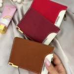 کیف پول زنانه ۹ جاکارتی زه‌دار طرح بربری قهوه‌ای